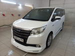 Toyota NOAH HYBRID 